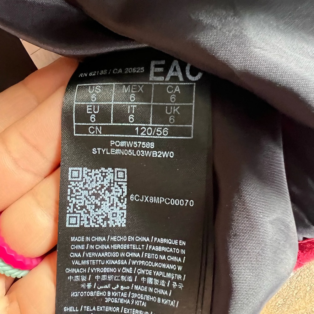 Guess jacket. - Picture 10 of 10
